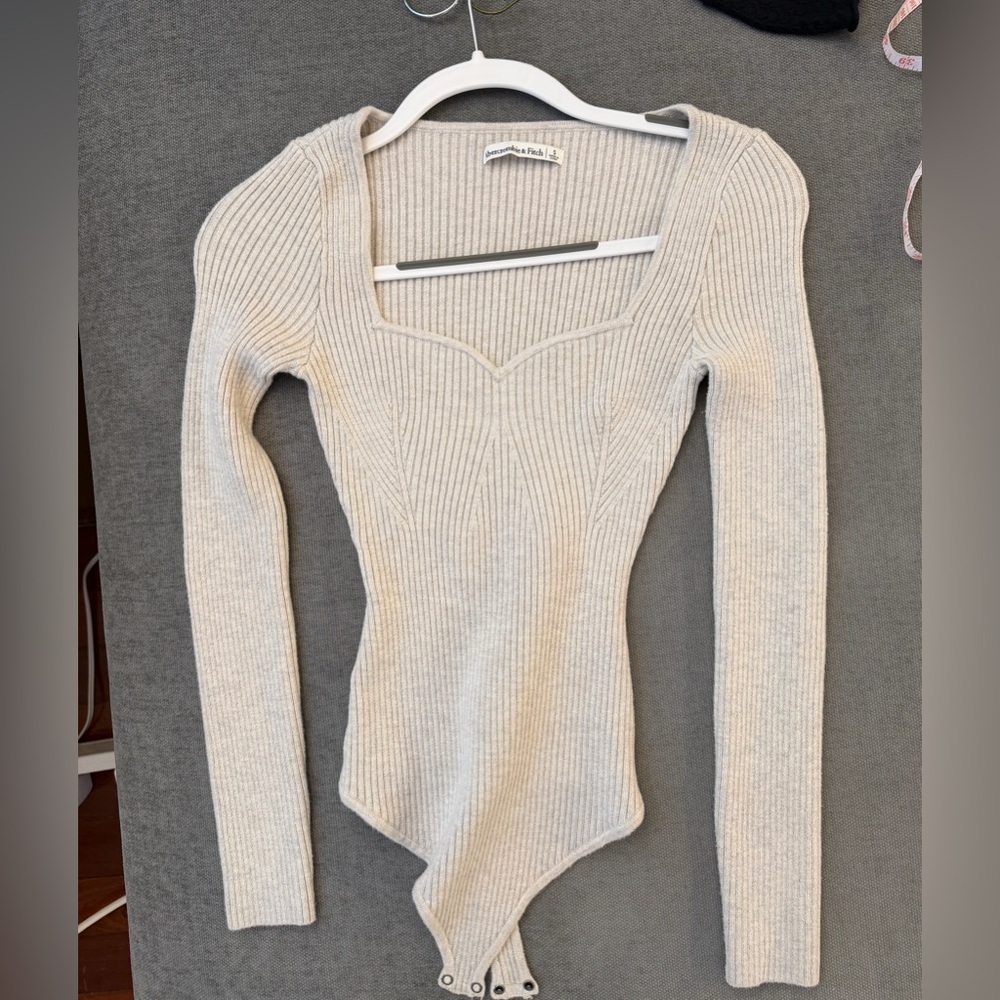 Abercrombie and Fitch Cream Ribbed Sweetheart Bodysuit